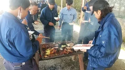 会社の仲間と楽しむ焼肉会