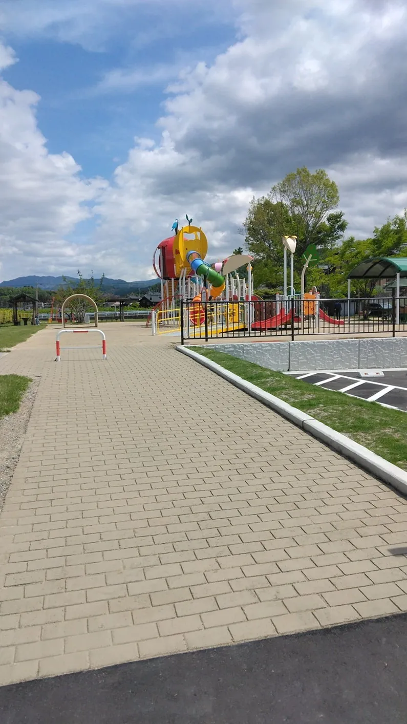 豊丘村 りんごっ子公園駐車場（ブロック調舗装共）
